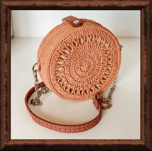 Round bag with raffia yarn Pattern