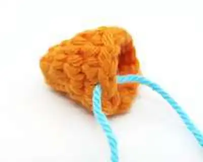 Snowman Amigurumi Pattern step 2 - assembly progress