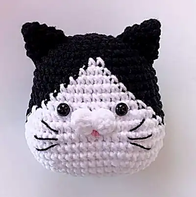 Adorable Cat Phone Pouch Pattern step 3 - details and accessories