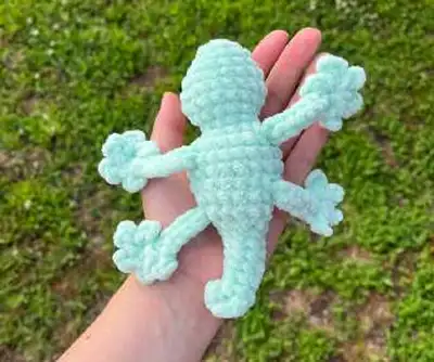 Twinkletoes the Tiny Gecko Amigurumi Pattern step 3 - details and accessories