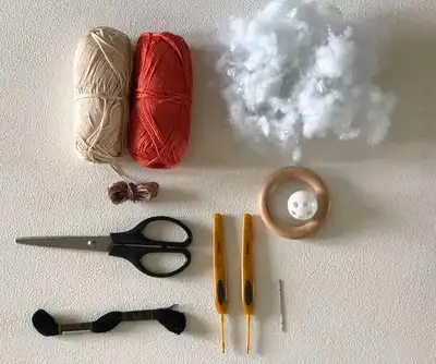 Rattle Fox Amigurumi Pattern step 3 - details and accessories