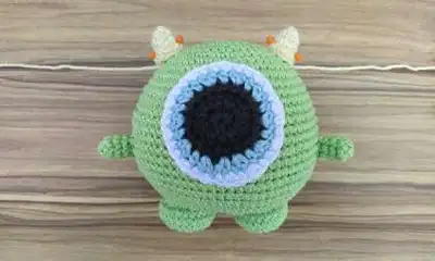 Mike Wazowski Amigurumi Pattern step 3 - details and accessories