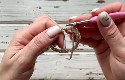 Chunky Chain Crochet Pattern step 3 - details and accessories