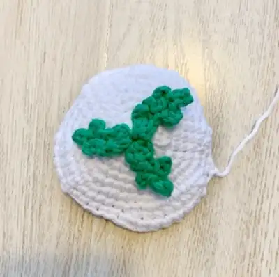 Christmas Pudding Amigurumi Pattern step 3 - details and accessories