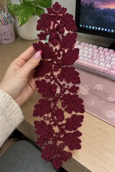 Oak Leaf and Acorn Vine Table Runner Pattern step 1 - construction progress