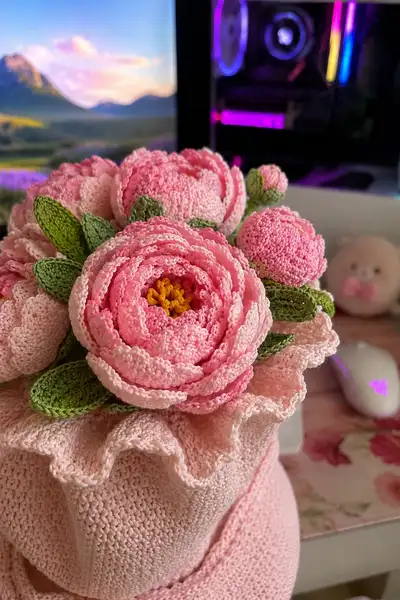 Pink Peony Crochet Bouquet Pattern step 2 - assembly progress