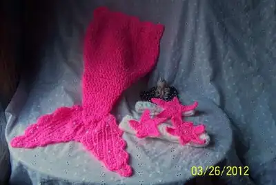 Baby Mermaid Costume Crochet Pattern step 1 - construction progress