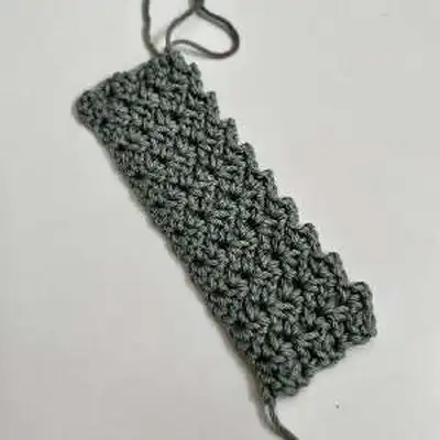 Phone Pouch with Back Pocket Pattern step 3 - details and accessories