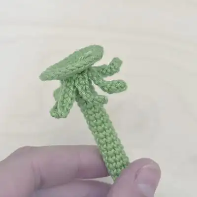Bumble Blossom Black Eyed Susan Amigurumi Pattern step 3 - details and accessories