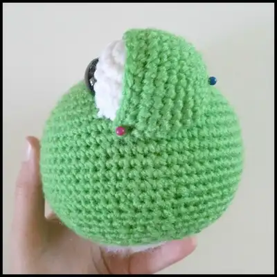 Frog Prince Amigurumi Pattern step 3 - details and accessories