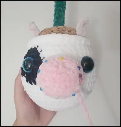 Planter Amigurumi Pattern step 3 - details and accessories