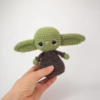 Baby Alien Amigurumi Pattern step 2 - assembly progress