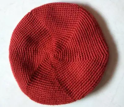 Cinnamon Beret Pattern step 3 - details and accessories