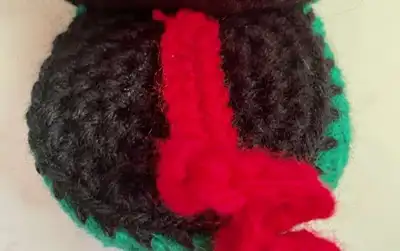 Crochet Frog Door-Stopper Pattern step 3 - details and accessories