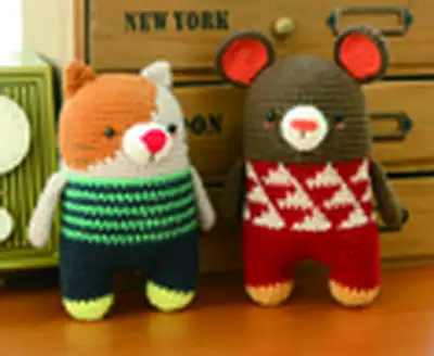Minimals Cat Amigurumi Pattern step 4 - final assembly and finishing