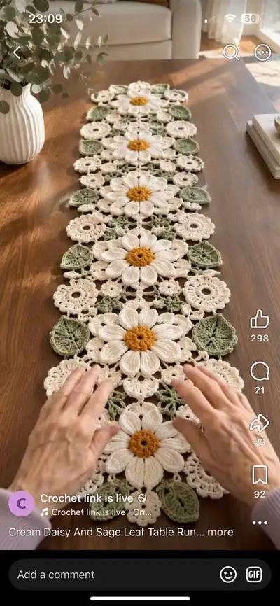 Cream Daisy And Sage Leaf Table Runner Pattern step 1 - construction progress