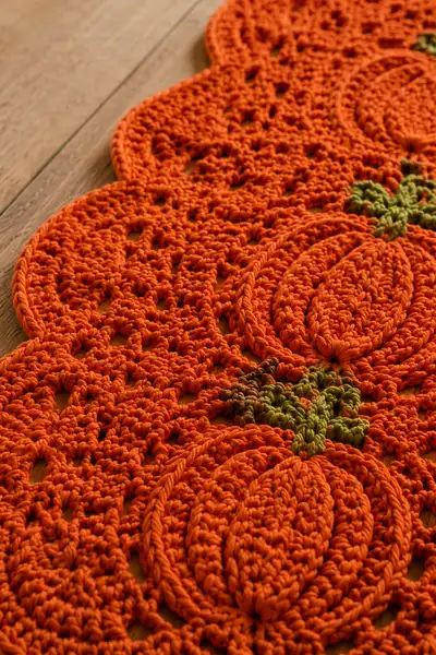 Pumpkin Harvest Scalloped Table Runner Pattern step 2 - assembly progress