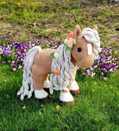 Summer Horse Amigurumi Pattern step 1 - construction progress