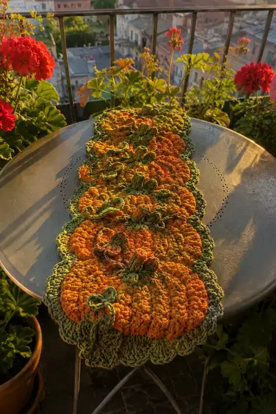 Chunky Bobble Pumpkin Table Runner Pattern step 1 - construction progress