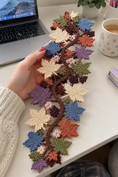 Autumn Maple Leaf Garland Pattern step 1 - construction progress