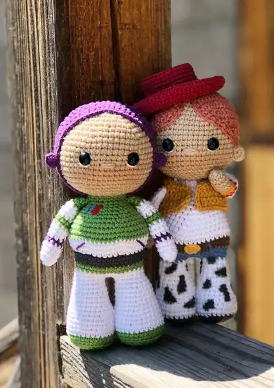 Buzz Lightyear Amigurumi Pattern step 1 - construction progress